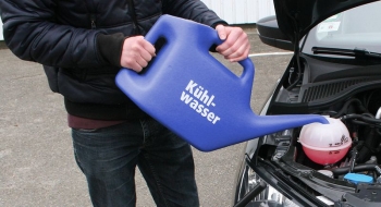 Kühlwasserkanne mit Kühlwasser-Logo